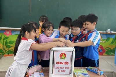 phong trào “ Áo mới tặng bạn- Tiếp sức đến trường”.