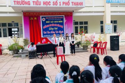 Chương trình giao lưu văn nghệ với Trung tâm nghệ thuật tình thương ” Câu lạc bộ sức mạnh nhân đạo”.